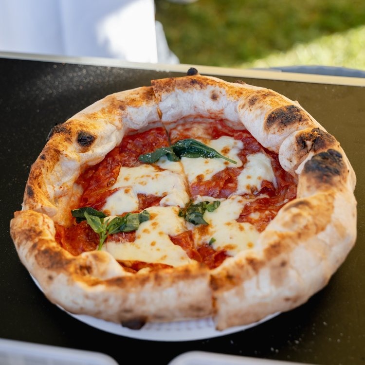 GASTRO zona A-tri Pizza